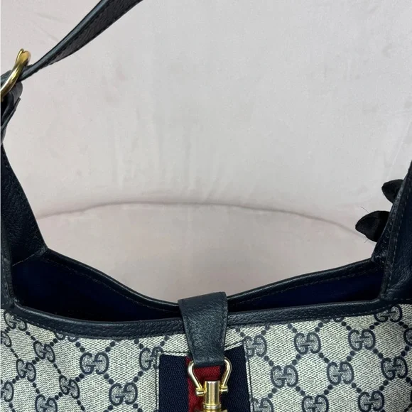 Gucci Jackie Vintage Black and Red Shoulder Bag - Picture 7 of 16